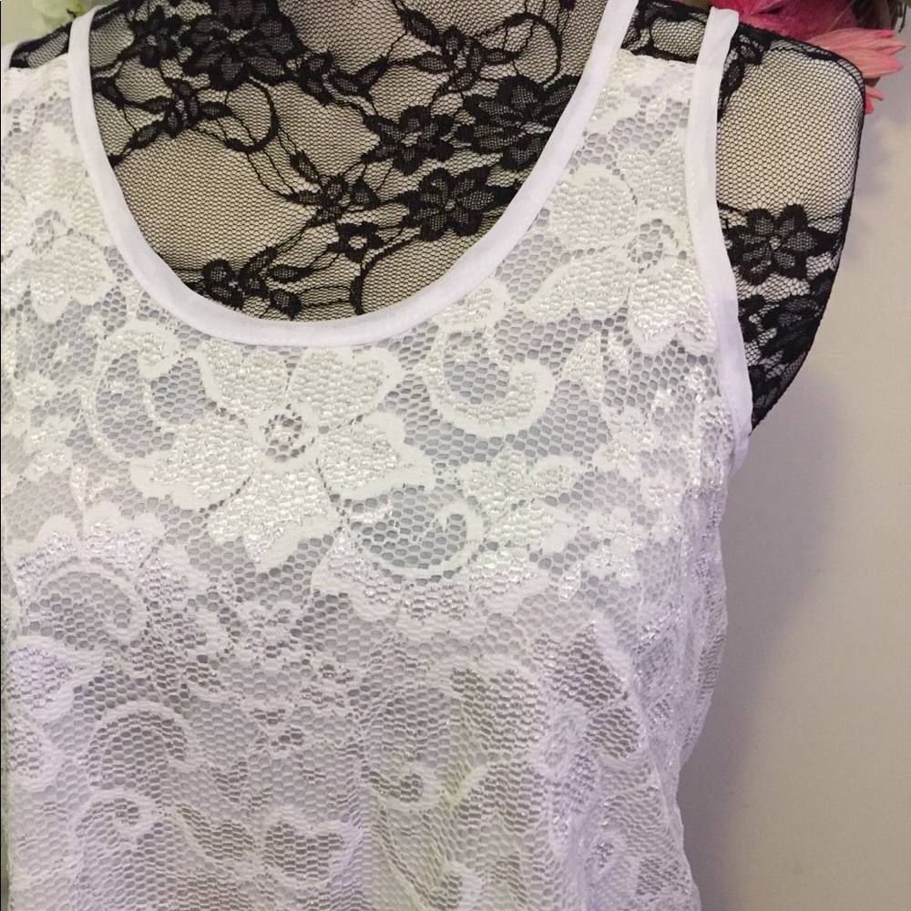 Beautiful lace tank - Picture 3 of 3